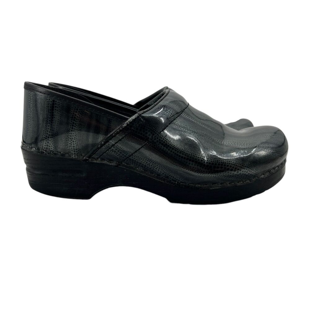 Dansko Womens 40 Clogs Grey Patent Leather Professional Nursing Medical Shoes